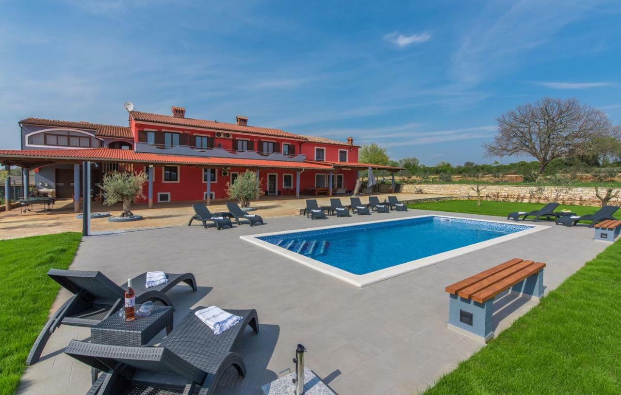 Sea View With Shared Pool Pomer